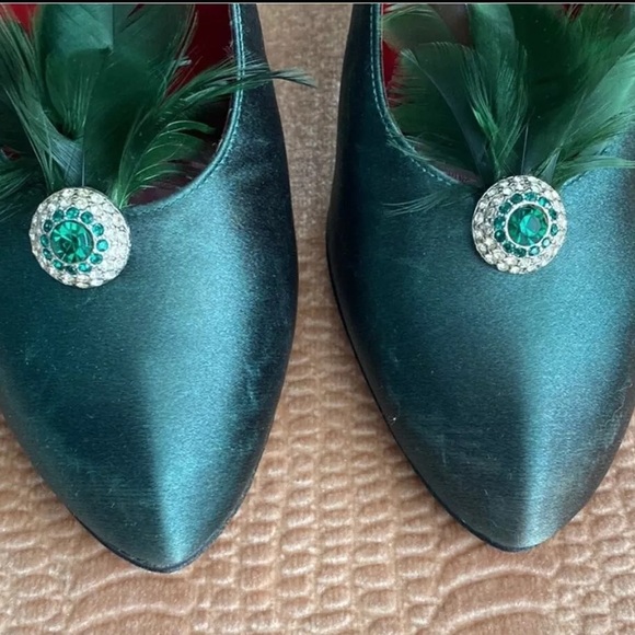 Authentic Yves Saint Laurent vintage emerald satin heels feather brooch sz 6.5 - Picture 2 of 9